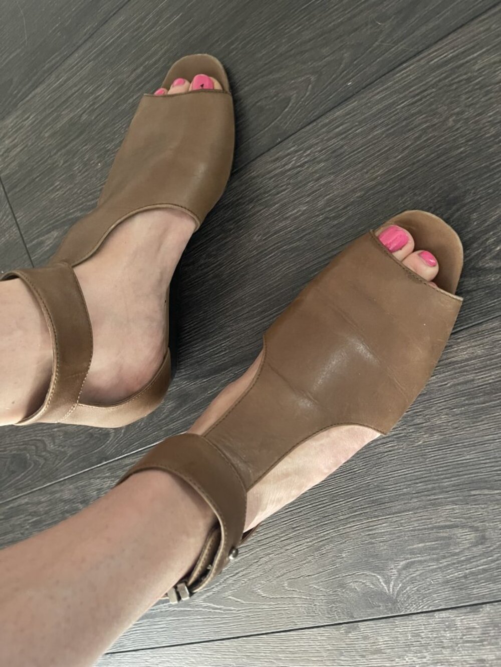 BCBGeneration Tan Leather Sandal Shoe - Size 8.5